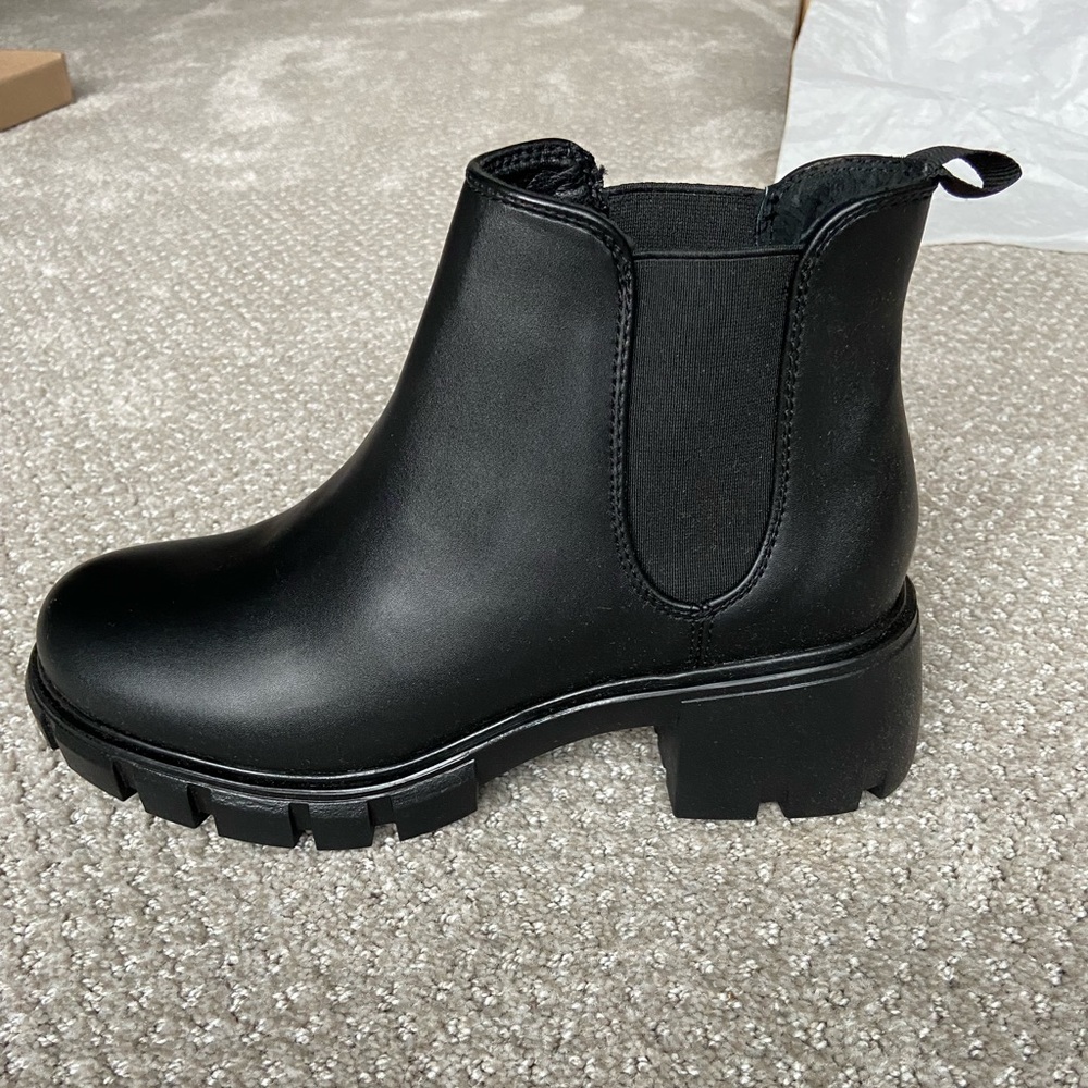 Steve Madden Chelsea Howler Boots